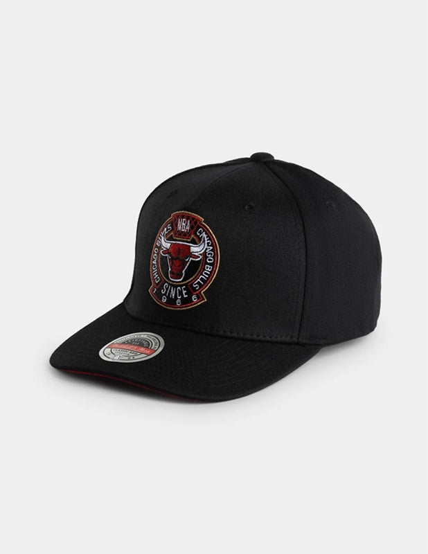 Mitchell and Ness Traveling MVP Bulls Snapback