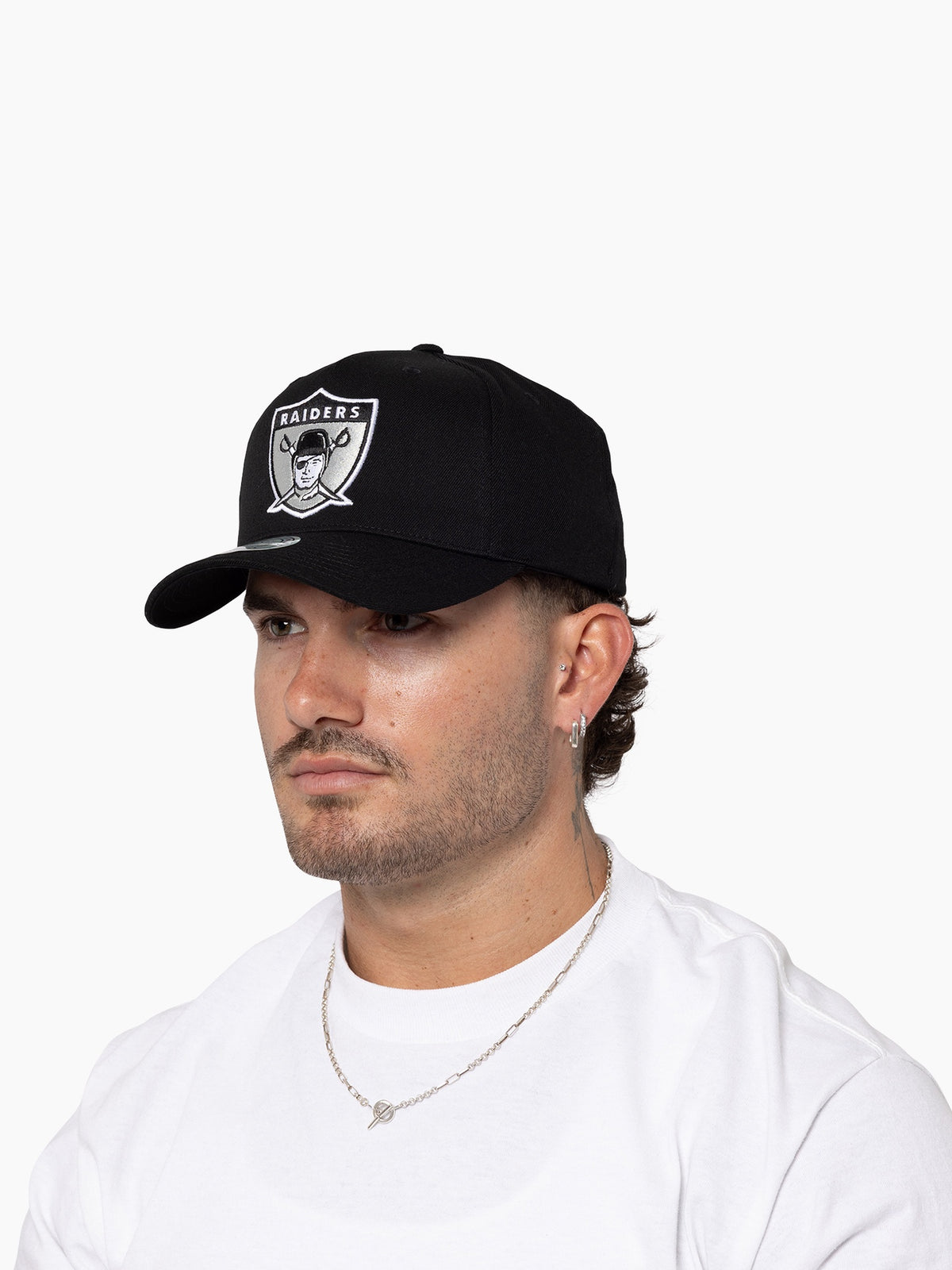 MITCHELL & NESS 110 Flexfit Snapback Black and White Raiders