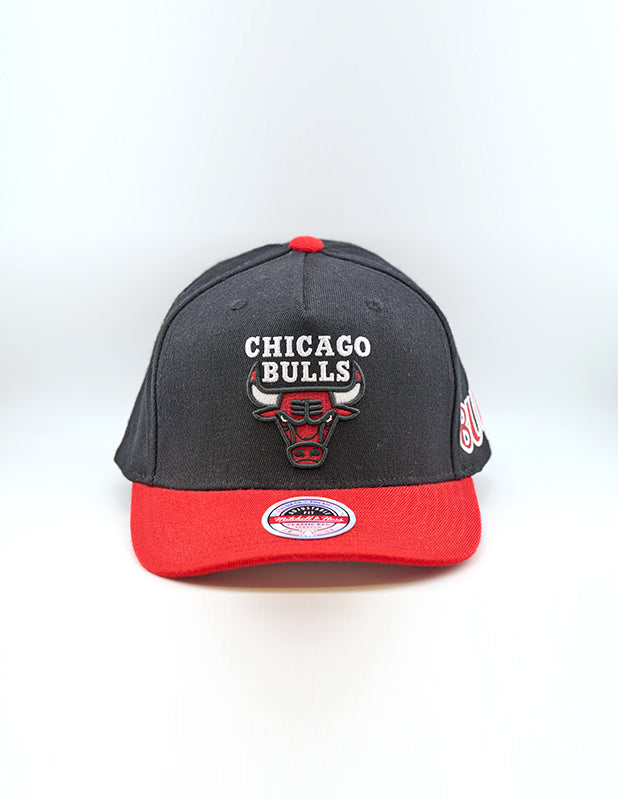 Mitchell & Ness Swerve Classic Bulls Black/Red Snapback